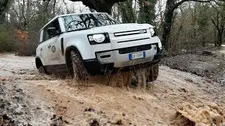 Guado con Nuova Defender - Land Rover Experience Italia