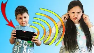 Игорь играет в игрушки и мешает СПАТЬ Саше! Что делать? Как РАЗБУДИТЬ Сашу?