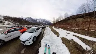 Спуск на лыжах до машины на курорте Роза Хутор