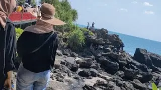 Pemandangan indah pantai menganti