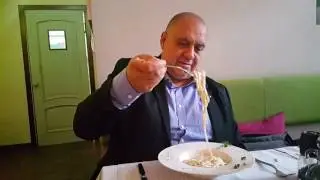Лайфхак, как правильно есть спагетти от итальянского повара Франческо Спампинато