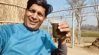अपने गांव में देसी तरीके से गने का जूस पीते हुए#trending #desi tarika#viral video