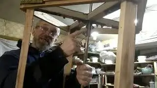 Деревянная медогонка готова к работе.