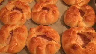 Ватрушки с творогом и джемом из слоеного дрожжевого теста