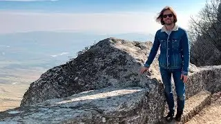 Прошёл через портал в Сан-Марино и заговорил на Английском?