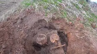 Откопали конный прицеп в глине. Коп в брошенной дерене.