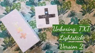 Unboxing: TXT - Lightstick Version 2