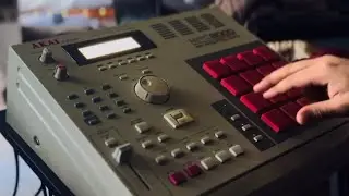 MPC 2000 makin’ beats! Sampling Vinyl.