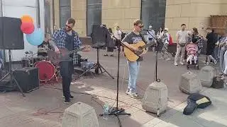 Концерт на Арбате, Москва. Виктор Цой - стук (одно лишь слово).