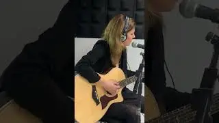 Canción Lonely de Ely & The Good Boys unplugged en Los Murphy’s