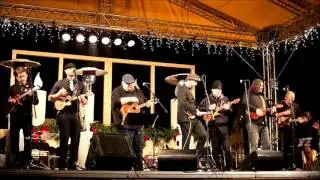Ukulele Orchestra jako Brno "Hey! Baby" (Brněnské Vánoce 2015)