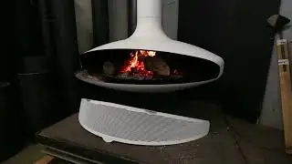 Стильный камин белого цвета E Gyrofocus в салоне интерьера 