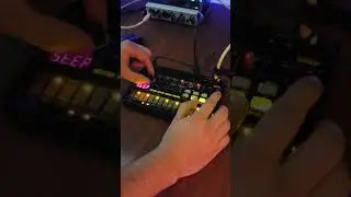 Making a beat with the Volca Beats and the Volca Bass 