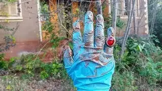 Detectando jóias antigas no jardim da casa abandonada !!!