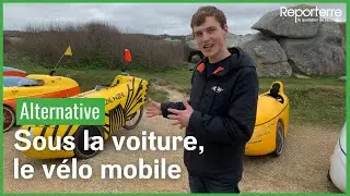 Sous la voiture, le vélomobile