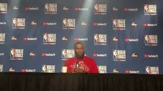 LeBron on Trump disinviting Eagles: 