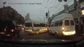 Воронеж. Маршруточный хаос на остановке у ТЦ 