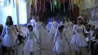 танец  снежинок  и  песня  Снегурочки