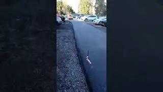Акмал, посмотри на укладчик! Испачкали совсем.