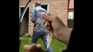 Плачет из-за сто рублей