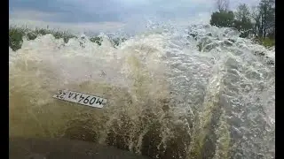 Жёсткие грязевые покатушки на Шевроле Ниве в Шадрино. Вброд  без шноркеля с разгона! Смыло номер)))