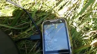 Как зарядить телефон без зарядки от батарейки АА и Солнца своими руками самодельное