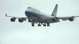United Airlines 747-400 Tulip livery from Hong Kong Intl (VHHH) landing runway 28 at O'hare (KORD)