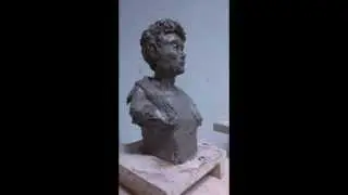 Portrait femme ronde sculpture argile terre à modeler