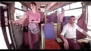 Невнимательная девушка вышла из автобуса на скорости 30 км/ч и упала под его колесо