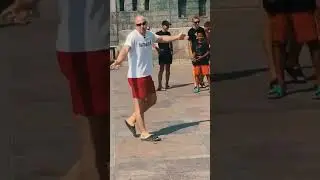 Собрал народ