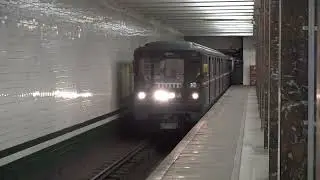 Электропоезд 81-717/714.5/5М на станции метро Речной вокзал, город Москва