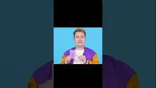 Девушка нашла способ испортить рисунок парня.