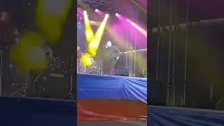 это всё поёт Феликс Царикати