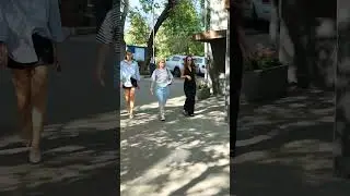 Красивый мотоцикл, красивые девушки 