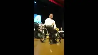 Engelli solistten Şad olup gülmedim de eller içinde.