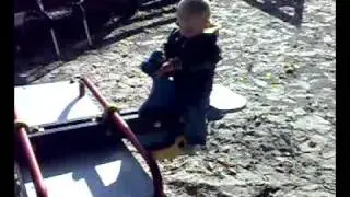 in de speeltuin oranjewud met levi