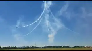 Bomb-burst - Team Xtreme Airshows