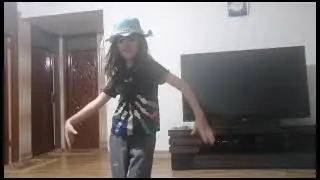 چه رقصی میکنه این دختره...