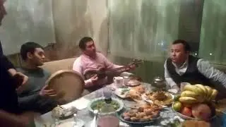 dostlar davrasında