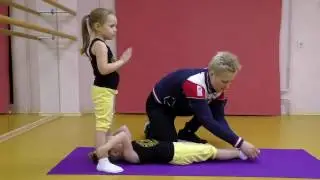 Отрывок занятия для детей 3 лет. Парная тренировка и работа перед зеркалом