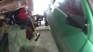 Загнал Оку в гараж, ободрал дверь, обидно