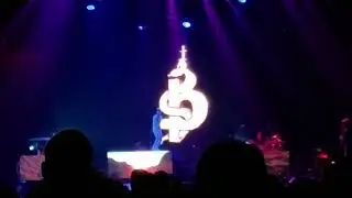 Sniffing Vicodin in Paris - Blackbear // oct 21 2017 // st. louis