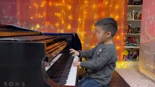 Aaron Ouyang(5) plays老麦克唐纳