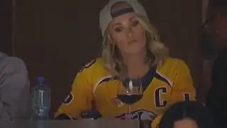 Carrie Underwood Rocks Out To 