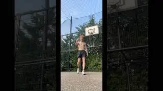 “Back in the Game tijdens de live 🤪🔥” #shorts #fyp #backinthegame #football #trickshot #live