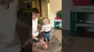 Старший и младший😅Разница 17 лет Первые шаги с братом 😉