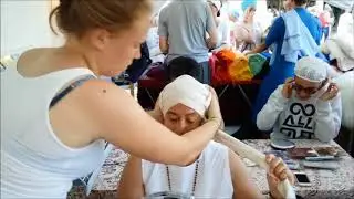Turban tying at the European Yoga Festival, Style #1
