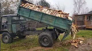 Привезли дрова для бани. Разгребаем кучу