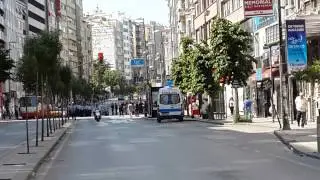 Osmanbey metro çıkışı