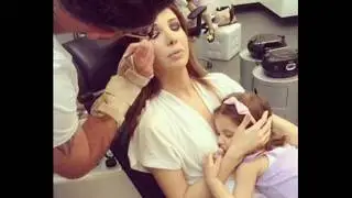 نانسي عجرم ترضع ابنتها